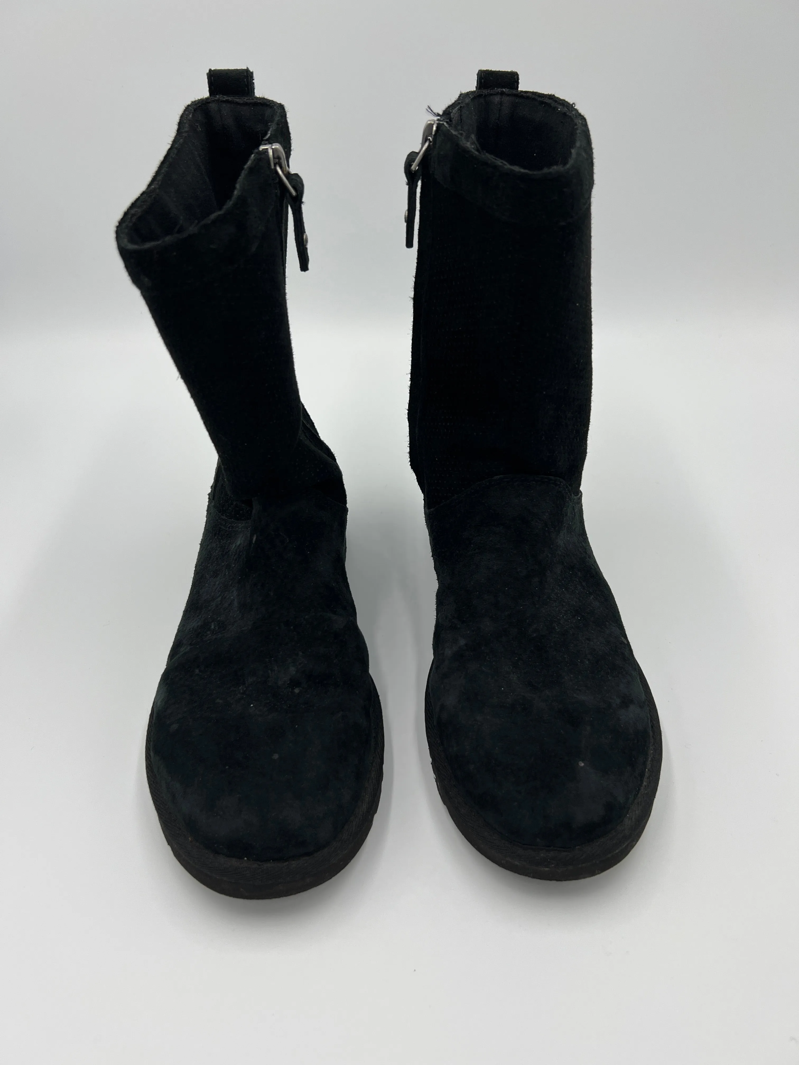 Boots Designer By UGG  Size: 6