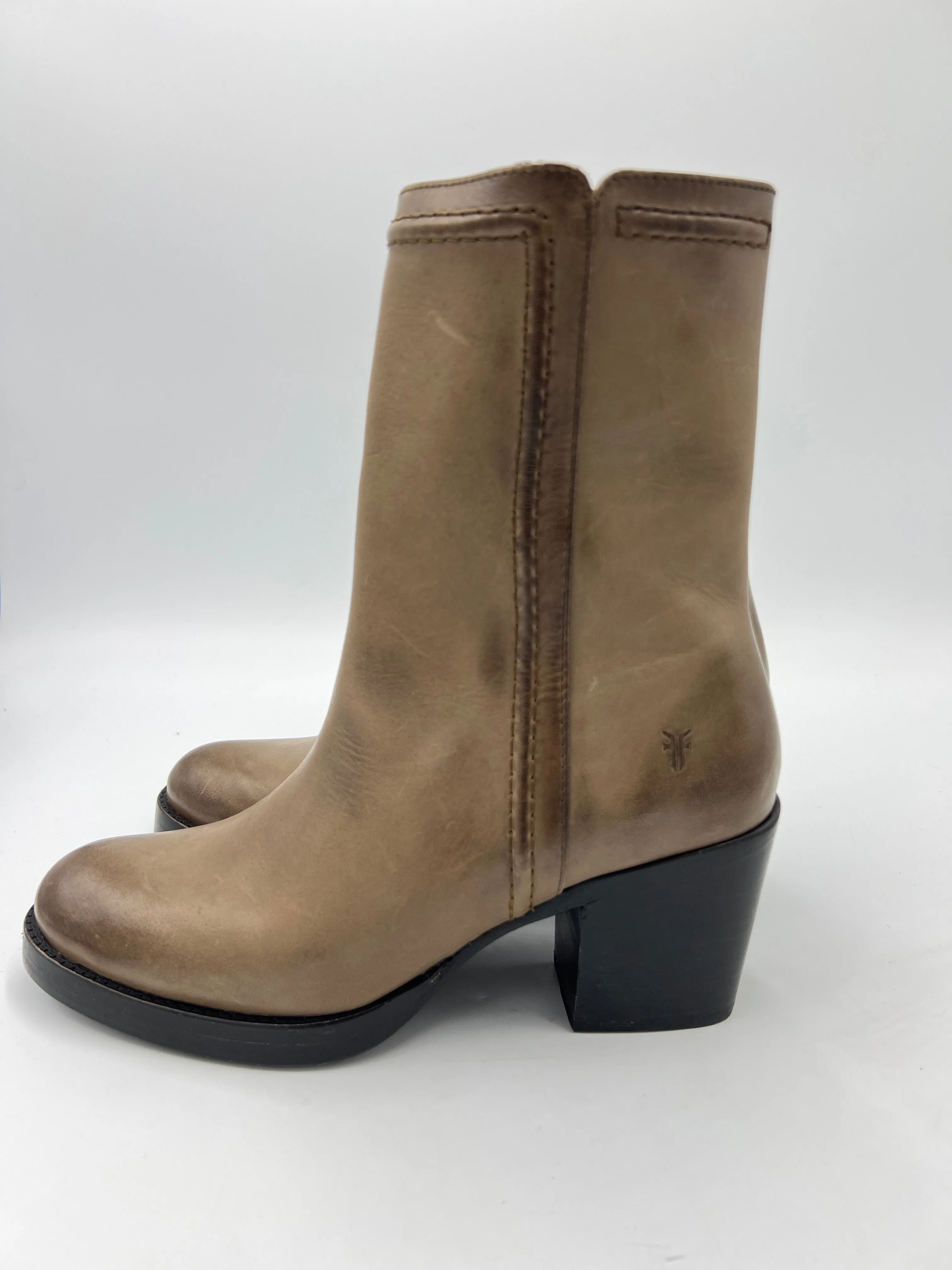 New! Boots Designer By Frye In Brown, Size: 6