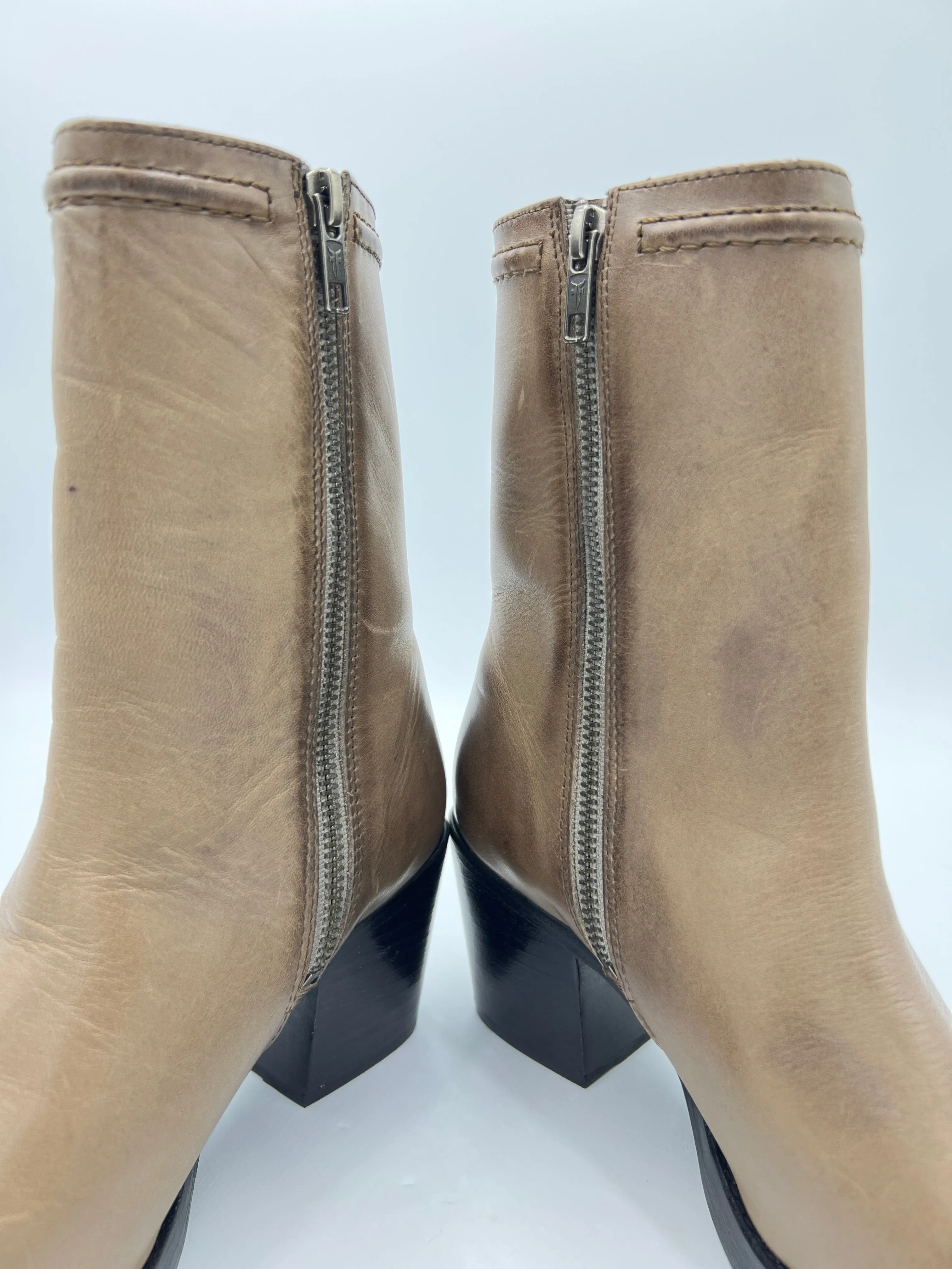 New! Boots Designer By Frye In Brown, Size: 6