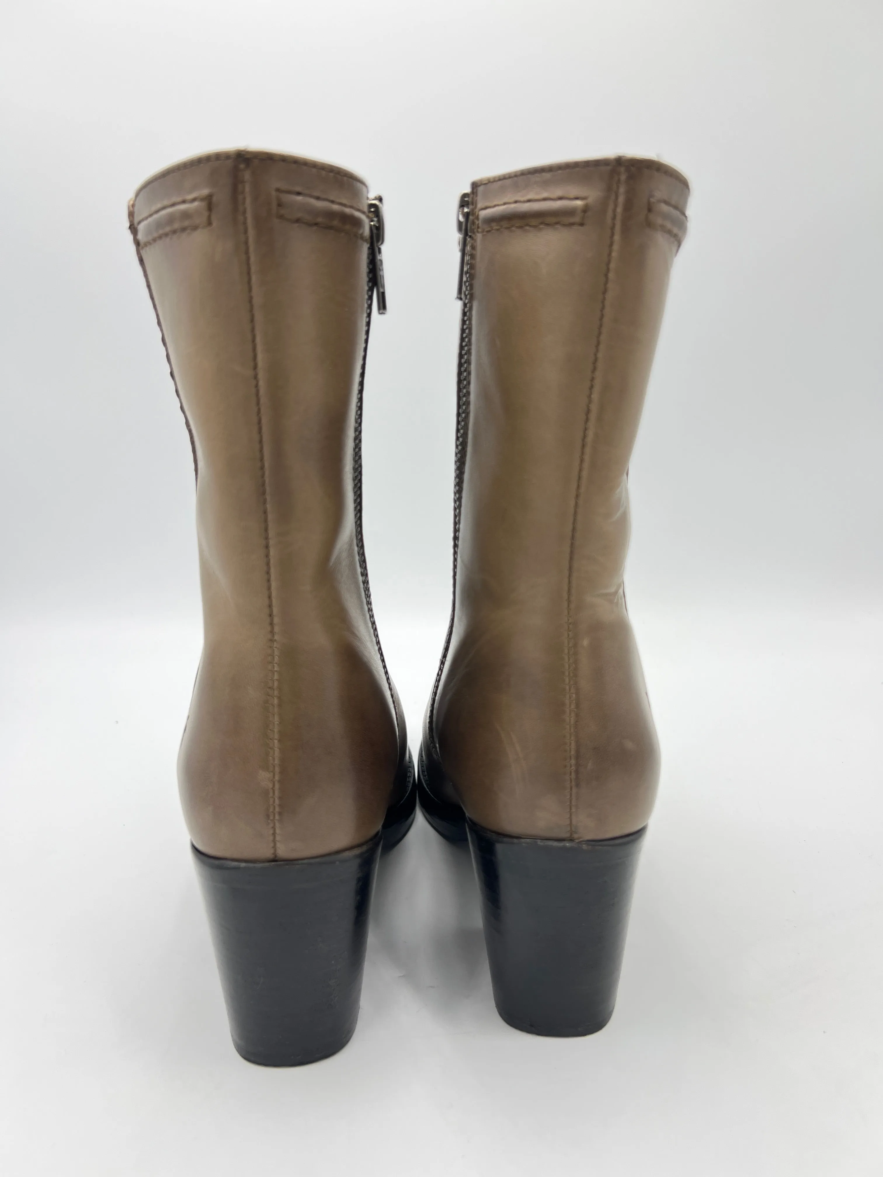 New! Boots Designer By Frye In Brown, Size: 6